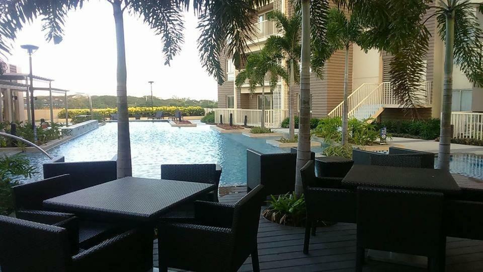 Marquee Residences Angeles Exterior photo