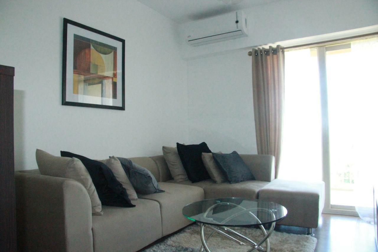 Marquee Residences Angeles Exterior photo