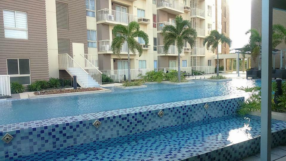 Marquee Residences Angeles Exterior photo