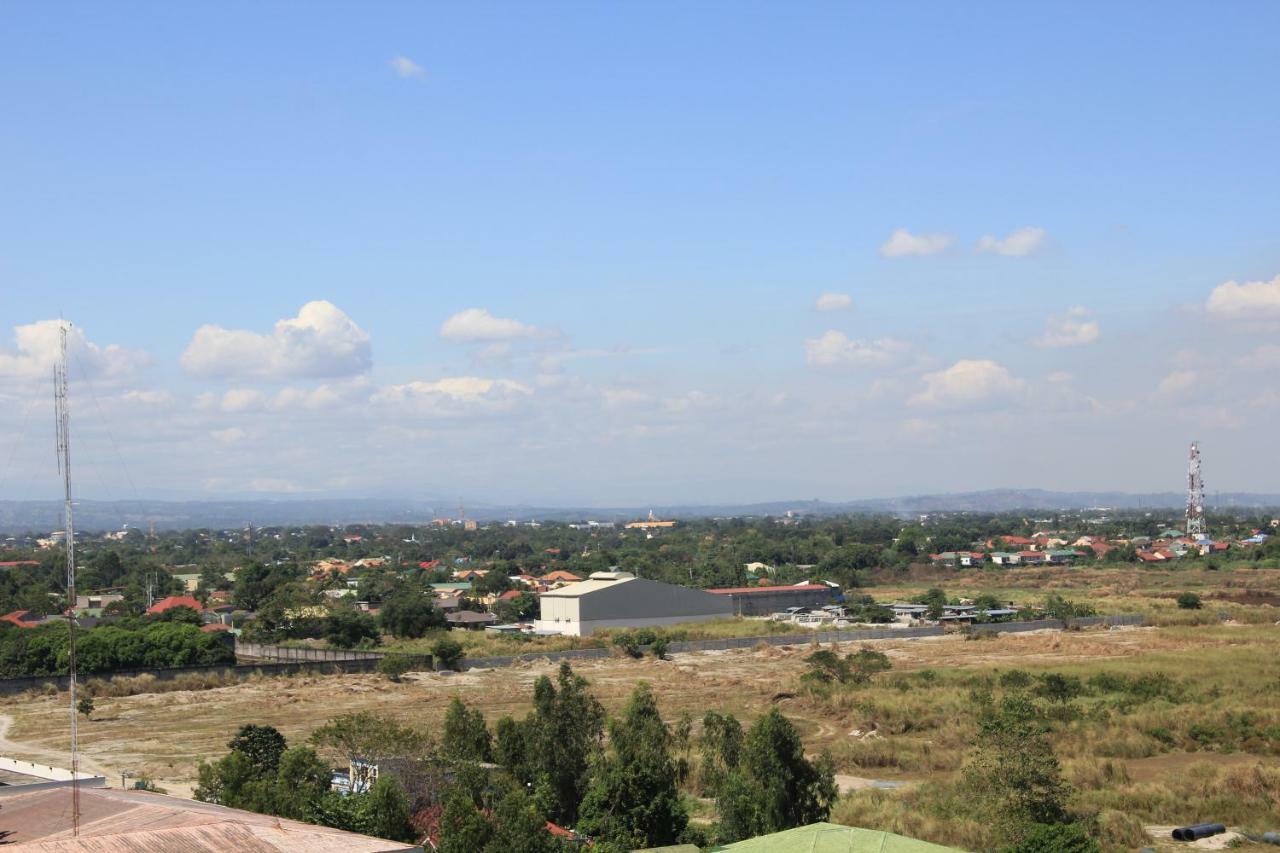 Marquee Residences Angeles Exterior photo
