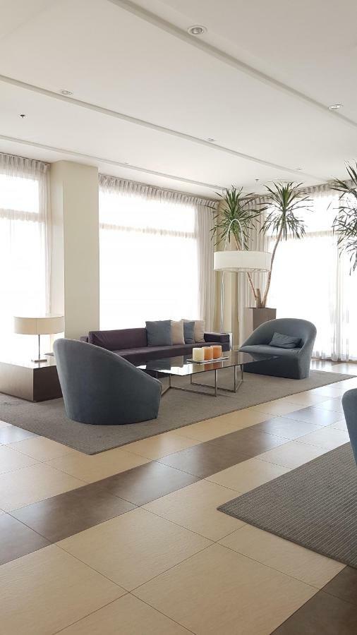 Marquee Residences Angeles Exterior photo