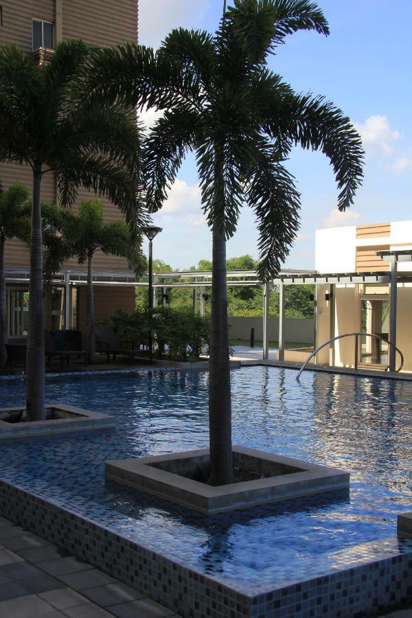 Marquee Residences Angeles Exterior photo